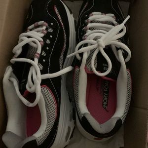 Brand new sketchers !!! Memory foam sneakers!!!